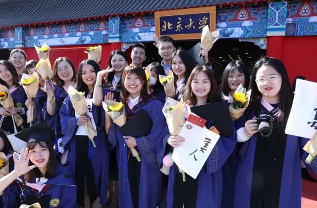 北大一博士毕业后当城管，读书无用？